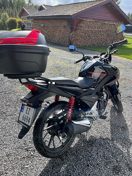 Honda CB 125F 3 of 7