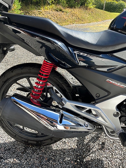 Honda CB 125F 6 of 7