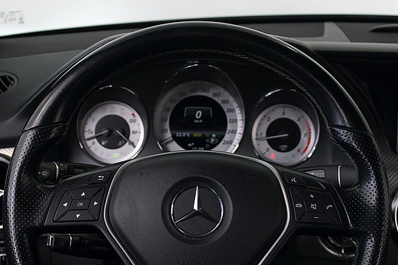 Mercedes-Benz GLK220 17 of 30