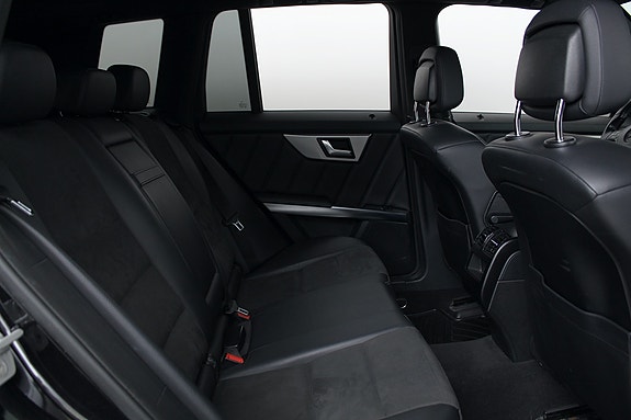 Mercedes-Benz GLK220 14 of 30