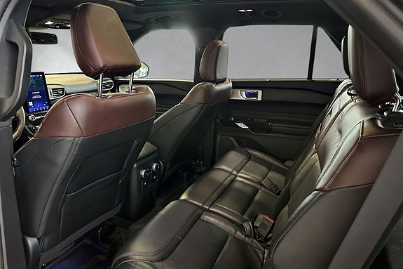 Ford Explorer 6 of 15