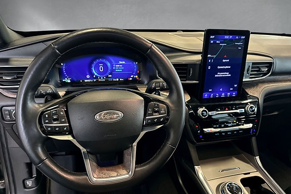 Ford Explorer 8 of 15