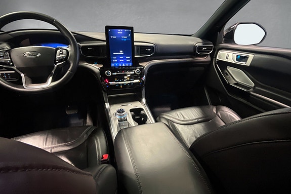 Ford Explorer 8 of 13