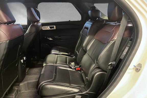 Ford Explorer 8 of 13