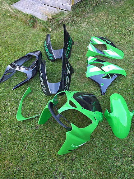 Kawasaki Ninja ZX-9R 11 of 17