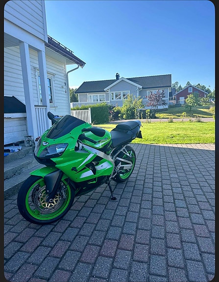 Kawasaki Ninja ZX-9R 5 of 17