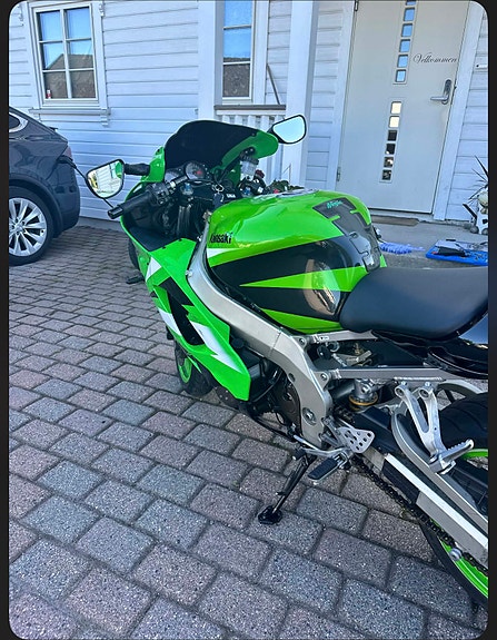 Kawasaki Ninja ZX-9R 7 of 17