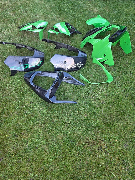 Kawasaki Ninja ZX-9R 12 of 17
