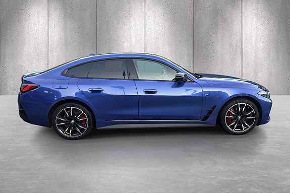 BMW i4 8 of 28