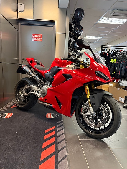 Ducati Panigale V2 S 6 of 8