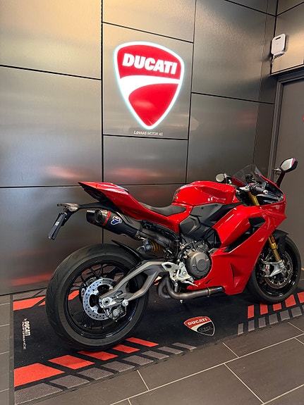 Ducati Panigale V2 S 3 of 8
