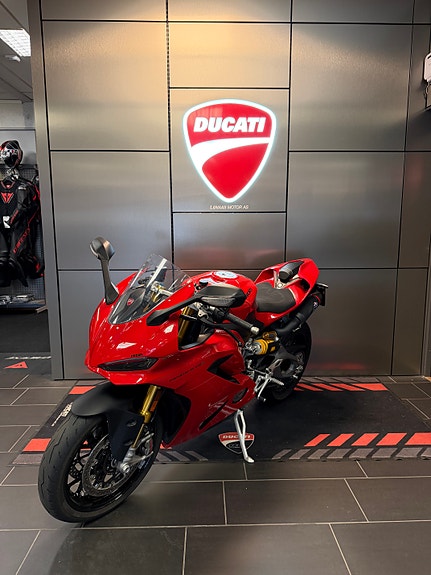 Ducati Panigale V2 S 4 of 8