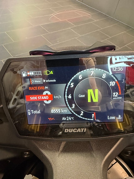 Ducati Panigale V2 S 8 of 8