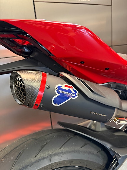 Ducati Panigale V2 S 7 of 8