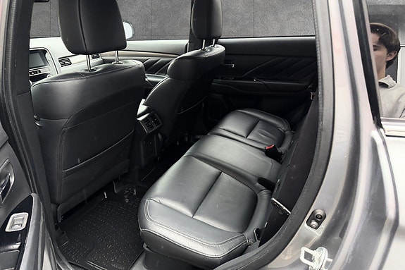 Mitsubishi Outlander 14 of 16