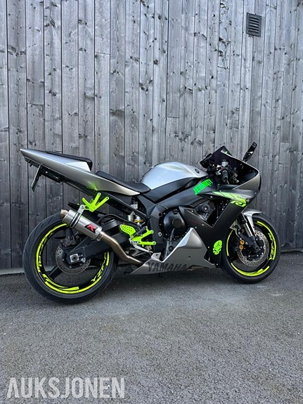 Yamaha YZF-R1 7 of 11