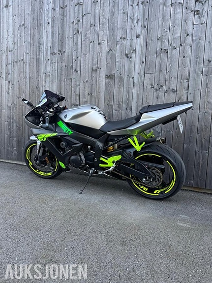 Yamaha YZF-R1 4 of 11
