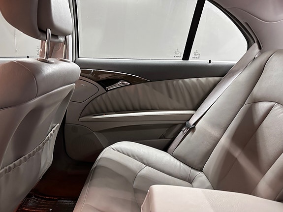 Mercedes-Benz 280 23 of 30