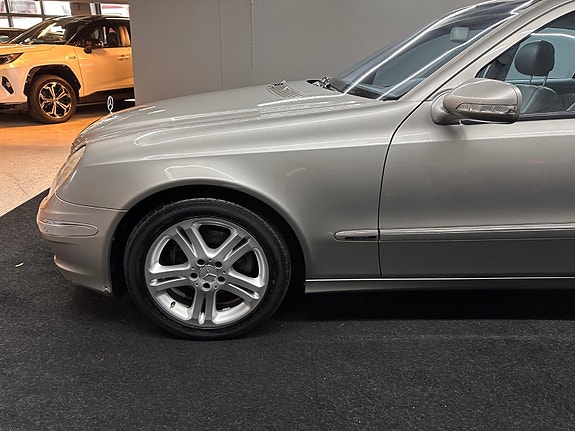 Mercedes-Benz 280 12 of 30
