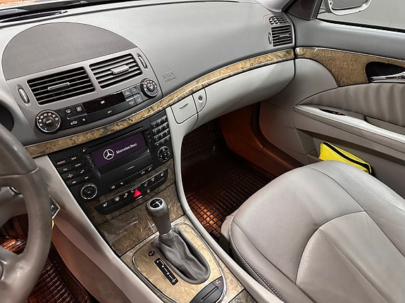 Mercedes-Benz 280 27 of 30
