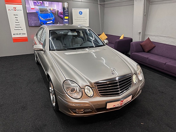 Mercedes-Benz 280 3 of 30