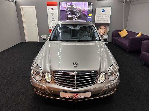 Mercedes-Benz 280 4 of 30