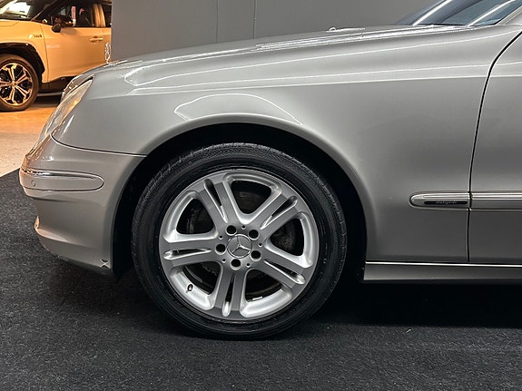 Mercedes-Benz 280 11 of 30