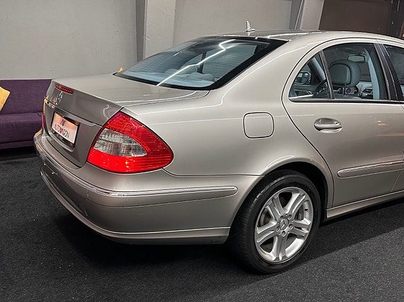 Mercedes-Benz 280 18 of 30