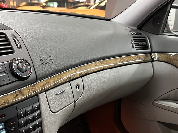 Mercedes-Benz 280 28 of 30