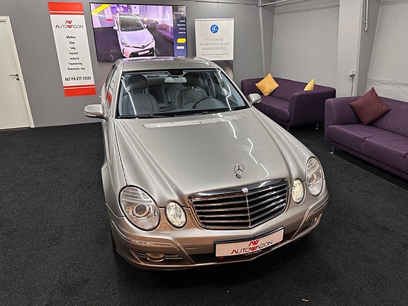 Mercedes-Benz 280 2 of 30