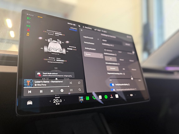 Tesla Model 3 21 of 25