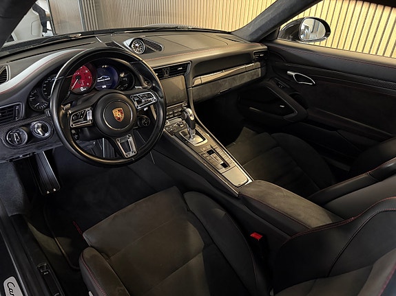 Porsche 911 Carrera 4 GTS 12 of 30