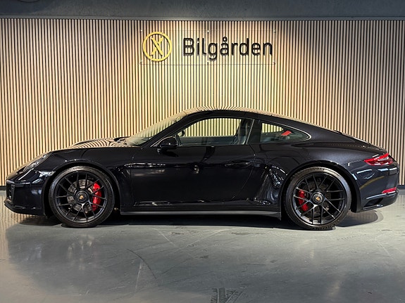 Porsche 911 Carrera 4 GTS 10 of 30