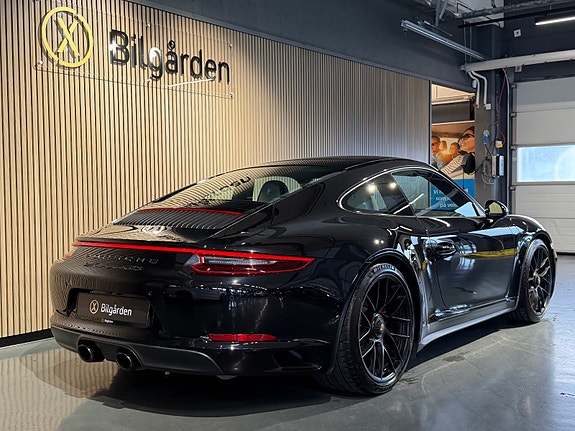 Porsche 911 Carrera 4 GTS 3 of 30