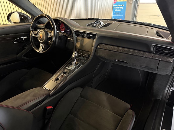 Porsche 911 Carrera 4 GTS 15 of 30