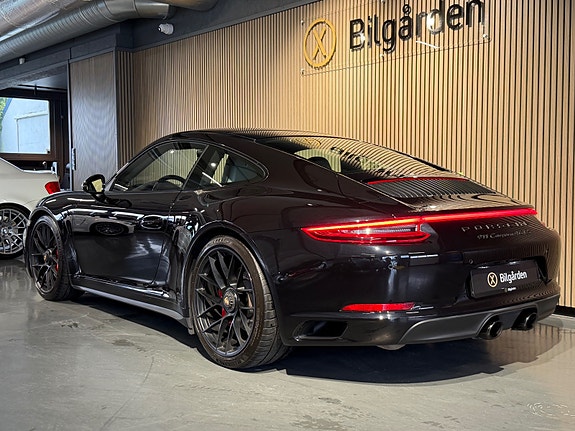 Porsche 911 Carrera 4 GTS 9 of 30