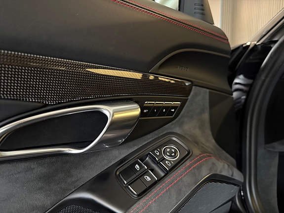Porsche 911 Carrera 4 GTS 22 of 30