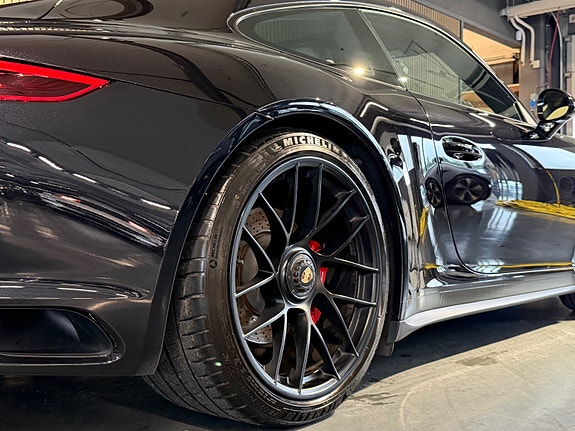 Porsche 911 Carrera 4 GTS 6 of 30