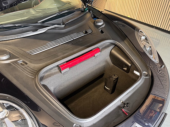Porsche 911 Carrera 4 GTS 18 of 30