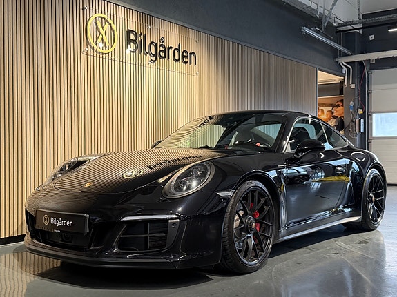 Porsche 911 Carrera 4 GTS 11 of 30