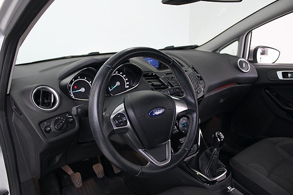 Ford Fiesta 13 of 30