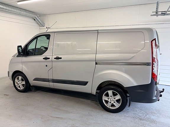 Ford Transit Custom 9 of 24