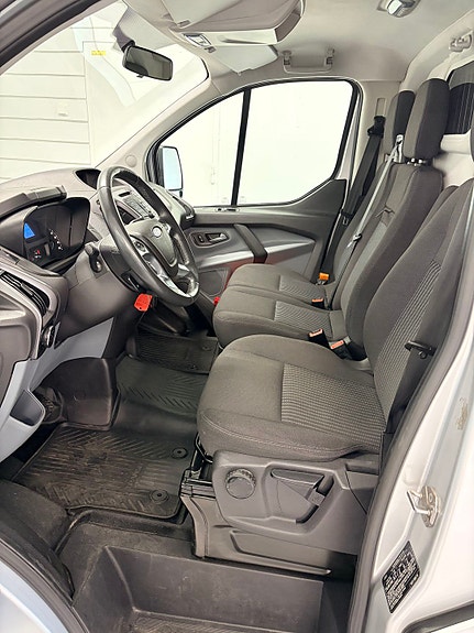 Ford Transit Custom 14 of 24