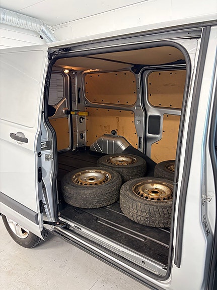 Ford Transit Custom 16 of 24