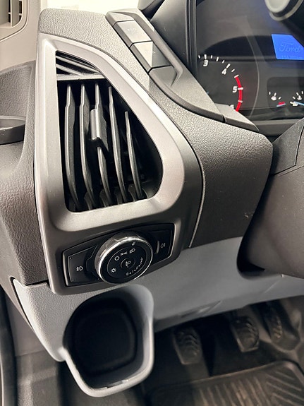 Ford Transit Custom 22 of 24