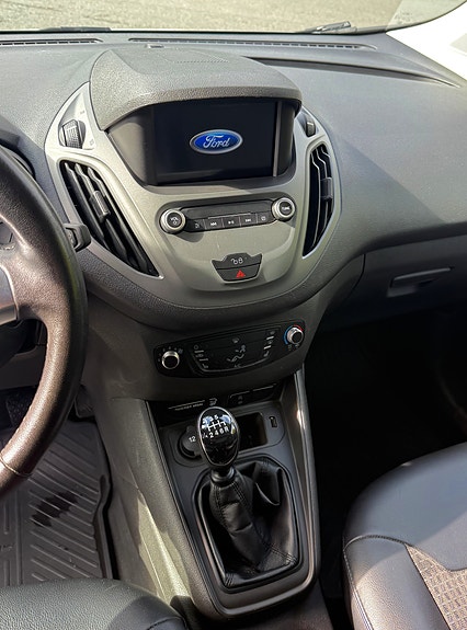 Ford Transit Courier 8 of 15