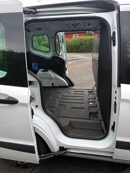 Ford Transit Courier 12 of 15