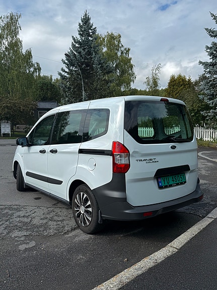 Ford Transit Courier 5 of 15