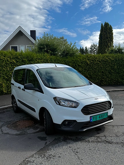 Ford Transit Courier 2 of 15