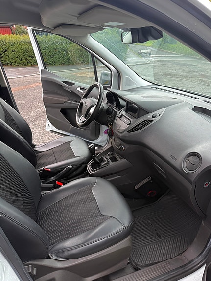 Ford Transit Courier 11 of 15